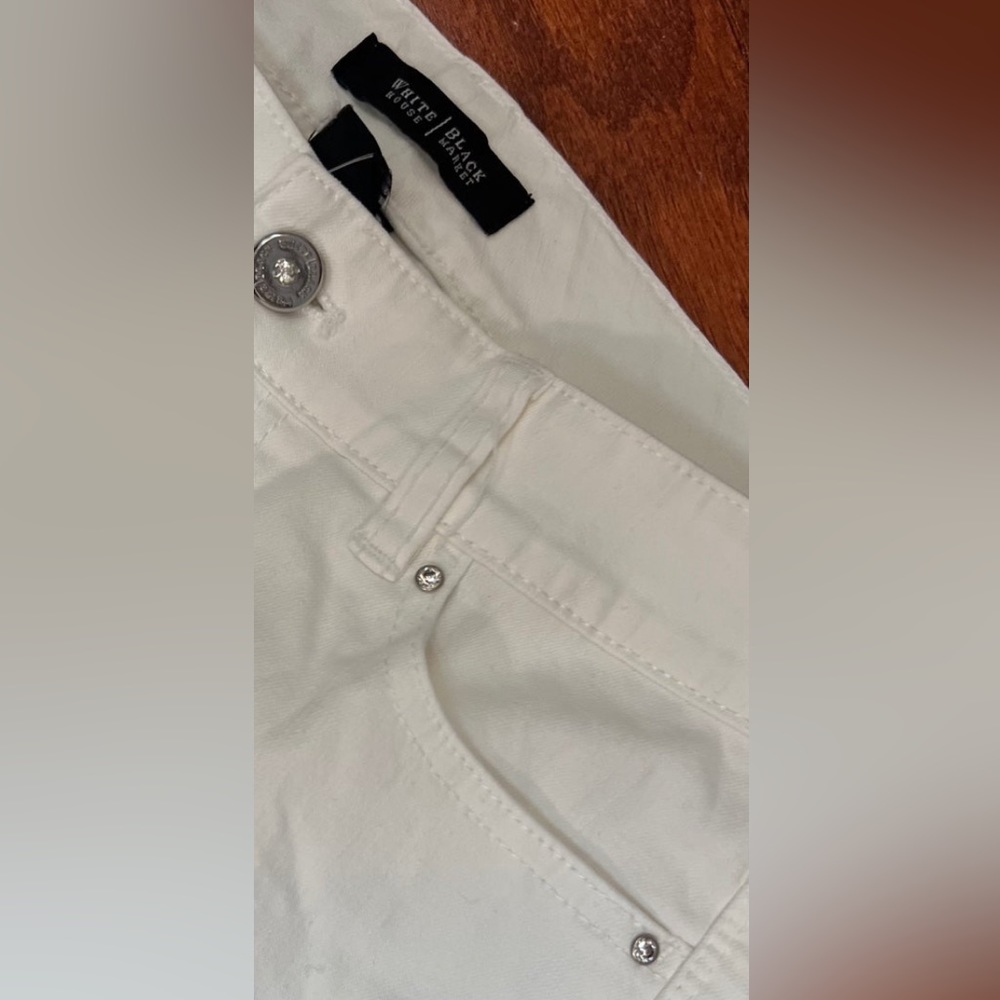 WHITE HOUSE BLACK MARKET WHITE JEANS NWOT - Picture 8 of 10